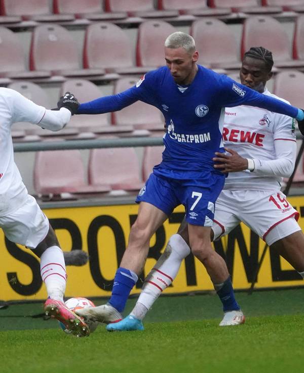Testspiel des 1. FC Köln gegen den FC Schalke 04 im Jahr 2022 mit Anthony Modeste, Darko Churlinov und Kingsley Ehizibue (v.l.).