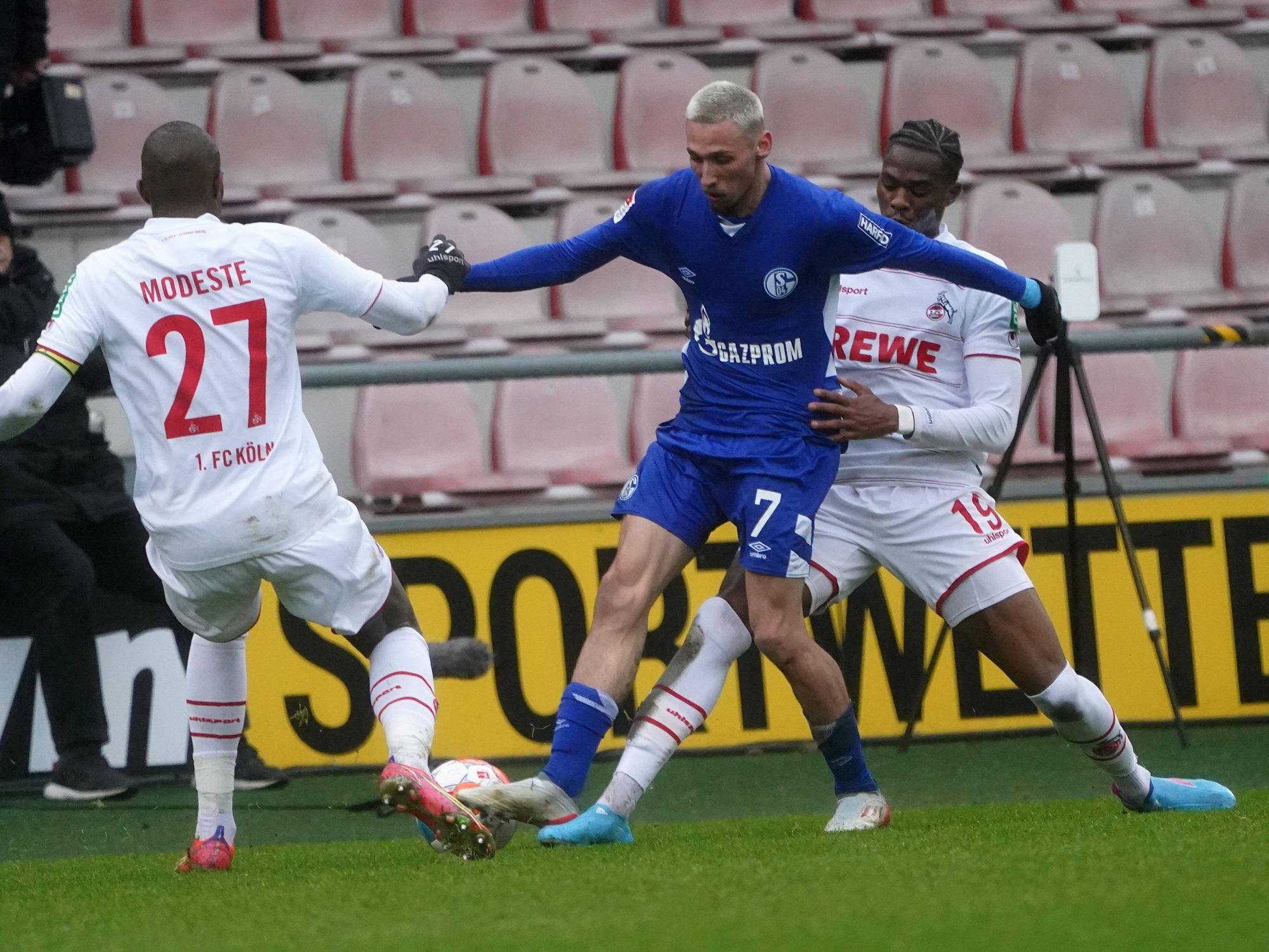 Testspiel des 1. FC Köln gegen den FC Schalke 04 im Jahr 2022 mit Anthony Modeste, Darko Churlinov und Kingsley Ehizibue (v.l.).