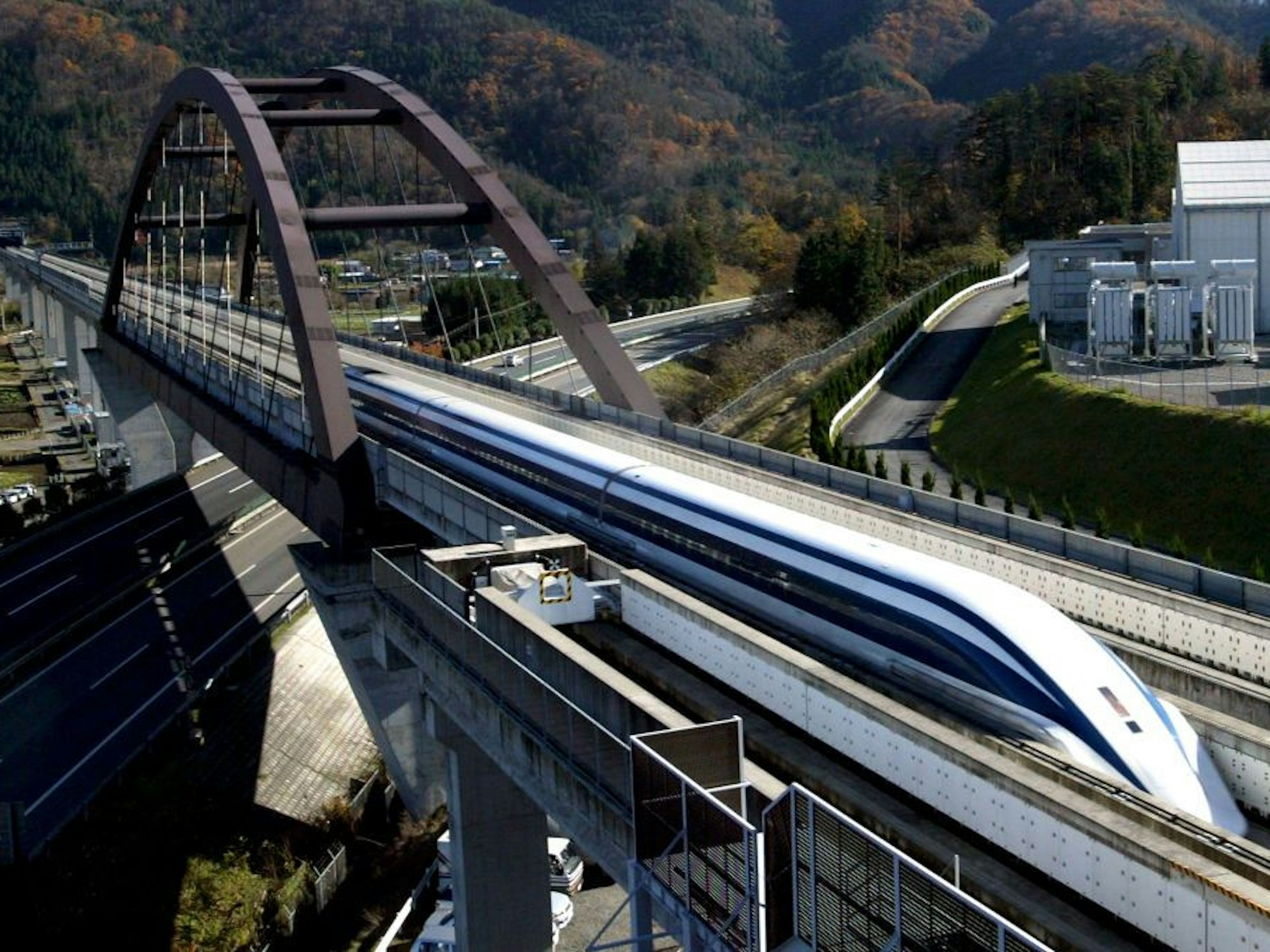 Ein Zug in Kofu, Japan.