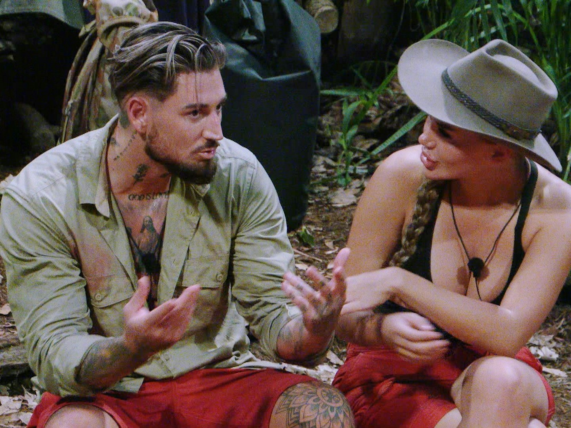 Mike Heiter und Kim Virginia streiten im Dschungelcamp 2024.