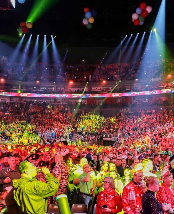 Blick in die volle Lanxess-Arena.