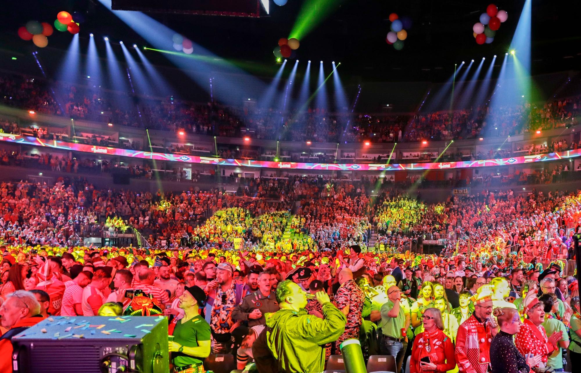 Blick in die volle Lanxess-Arena.
