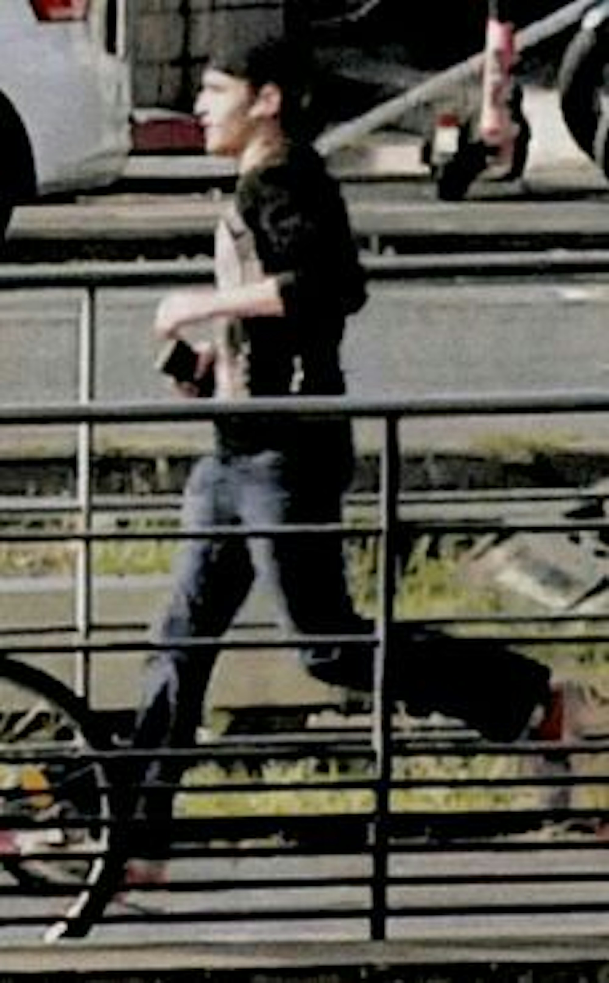 Unbekannter Angreifer auf der Flucht.