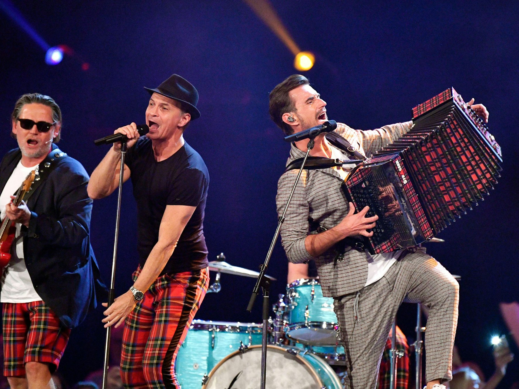 Florian Silbereisen und Brings auf der Bühne.