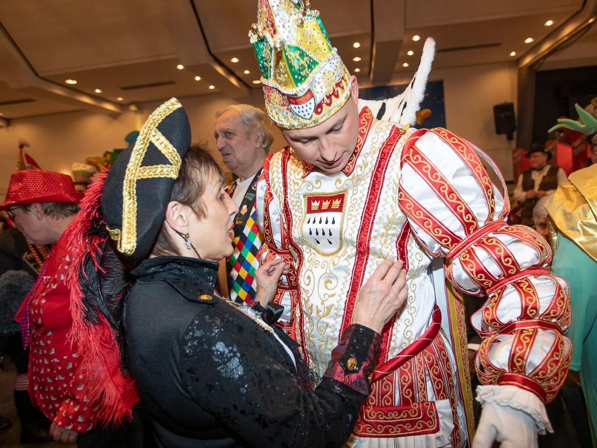 Prinz Sascha I. bei der Blindensitzung.