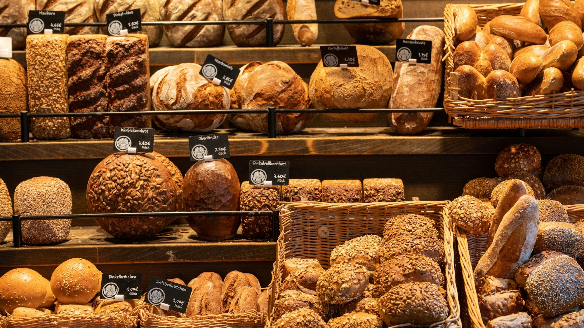 Die Auslage eine Kölner Bäckerei, hier ein Symbolfoto vom 28. September 2022.Uwe Weiser