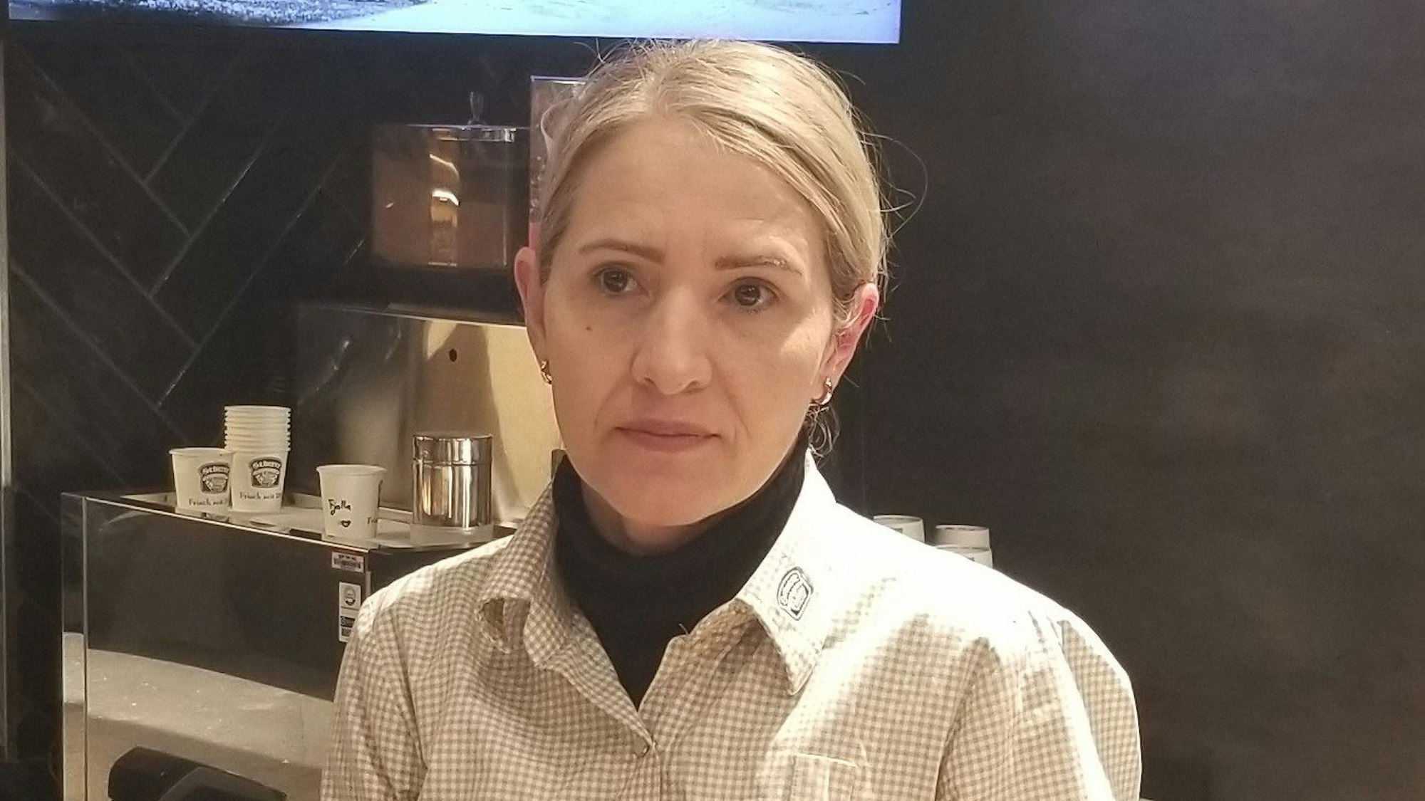 Valdete Nuradini (46) ist Mitbetreiberin der Bäckerei-Filiale Heberer's im Kölner Hauptbahnhof.