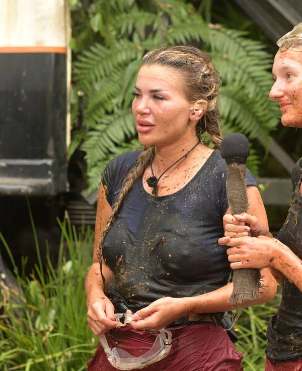 Tag 6 vom Dschungelcamp 2024: Kim Virginia (l.) und Anya Elsner nach ihrer Prüfung „Bähtonmischer“
