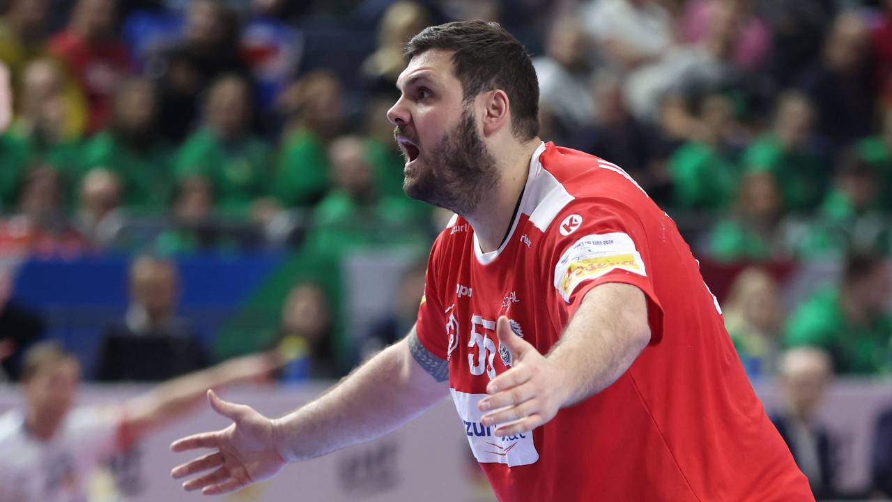 Tobias Wagner (Österreich) beim Handballspiel gegen Island in der Lanxess-Arena in Köln.