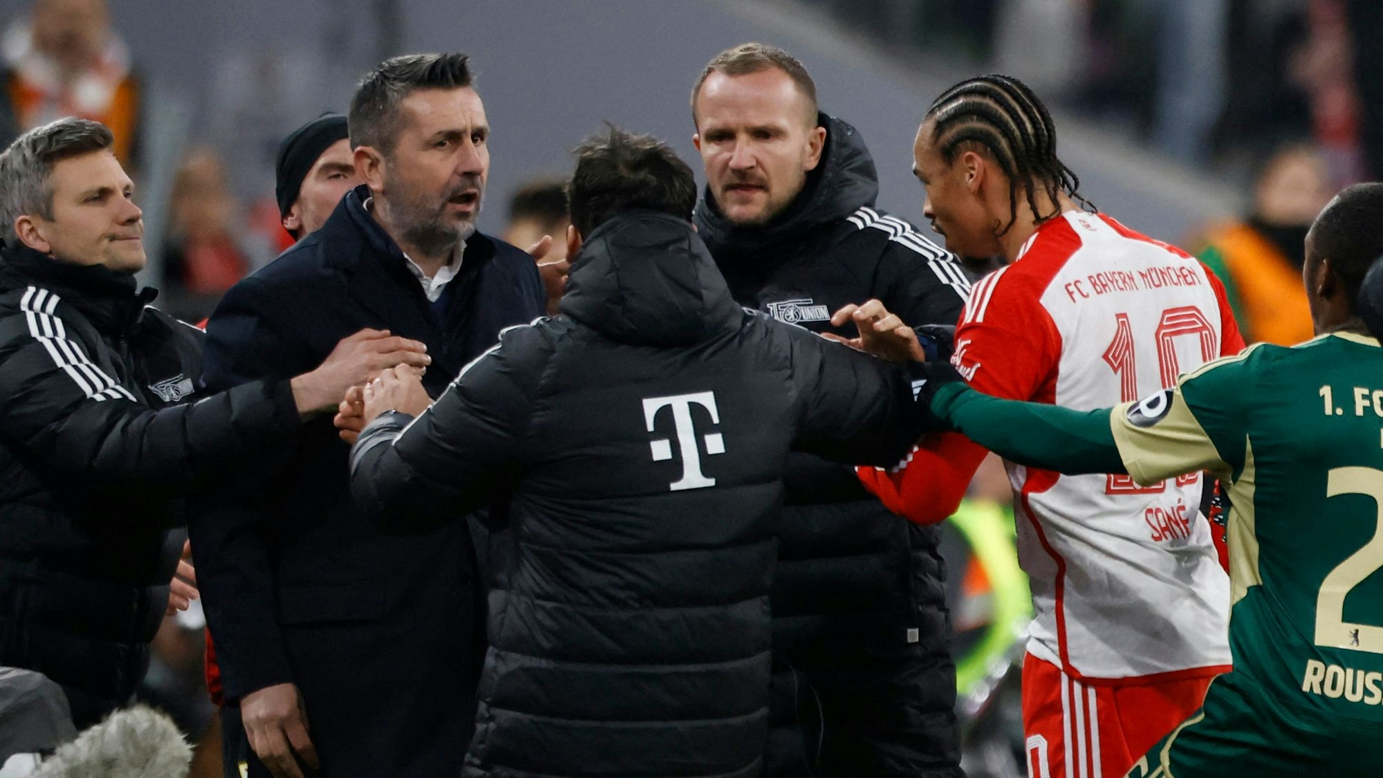 Nenad Bjelica und Leroy Sané geraten im Nachholspiel zwischen Bayern München und Union Berlin aneinander.