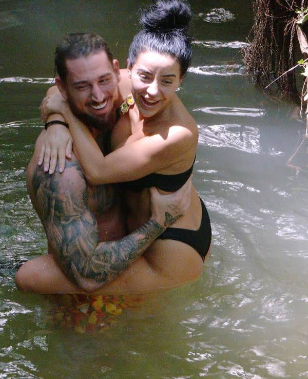 Leyla und Mike gehen an Tag 7 im Dschungelcamp auf Tuchfühlung.
