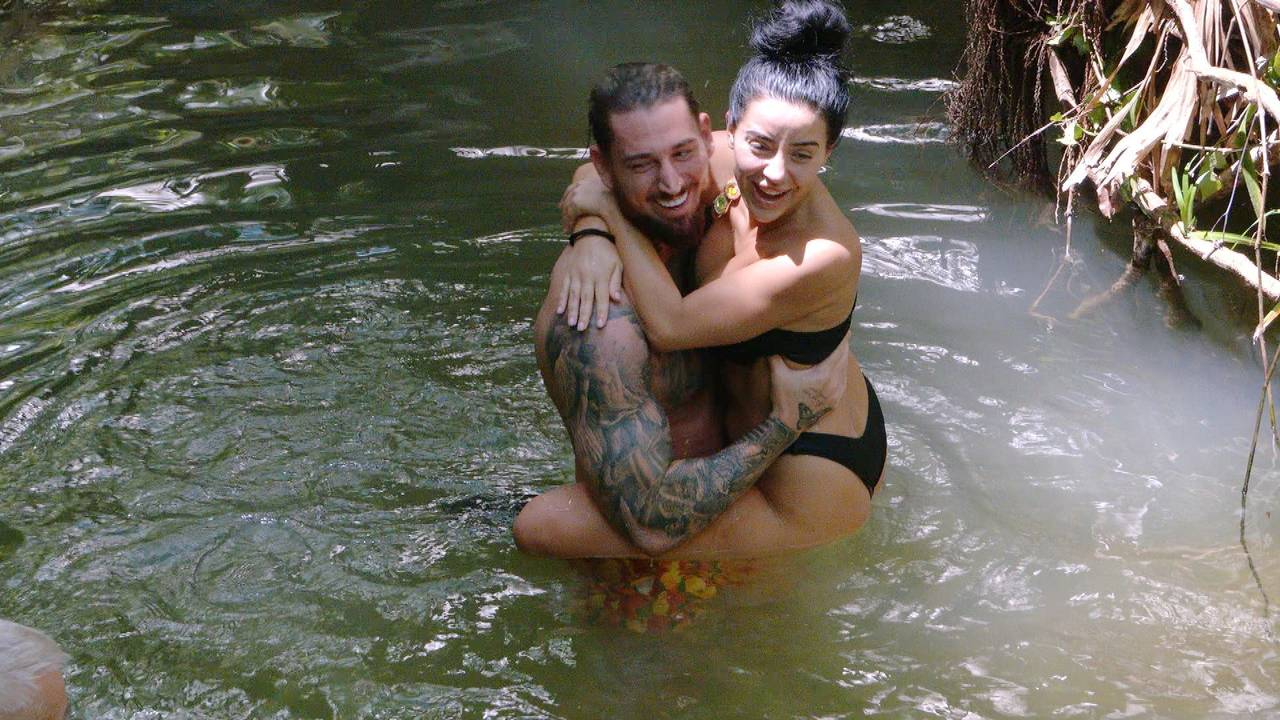 Leyla und Mike gehen an Tag 7 im Dschungelcamp auf Tuchfühlung.