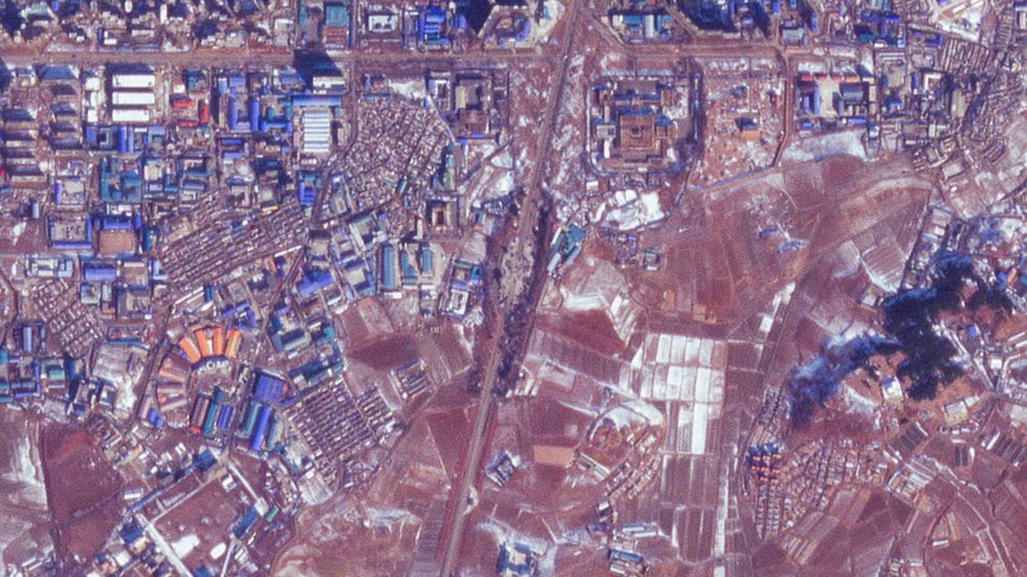 Dieses Satellitenbild von Planet Labs PBC zeigt das zerstörte Pjöngjang-Denkmal am 23. Januar 2024. Das Denkmal scheint zerstört worden zu sein, nachdem die Spannungen auf der koreanischen Halbinsel in den letzten Monaten zugenommen haben.