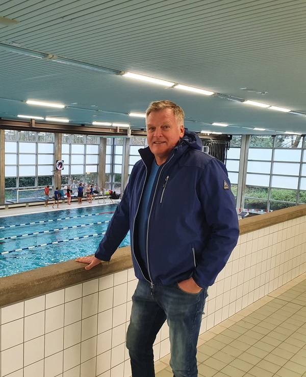 Rainer Henkel im Schwimmbad der Deutschen Sporthochschule in Köln.