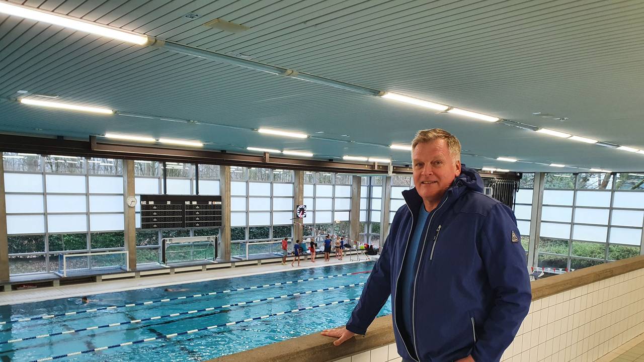 Rainer Henkel im Schwimmbad der Deutschen Sporthochschule in Köln.