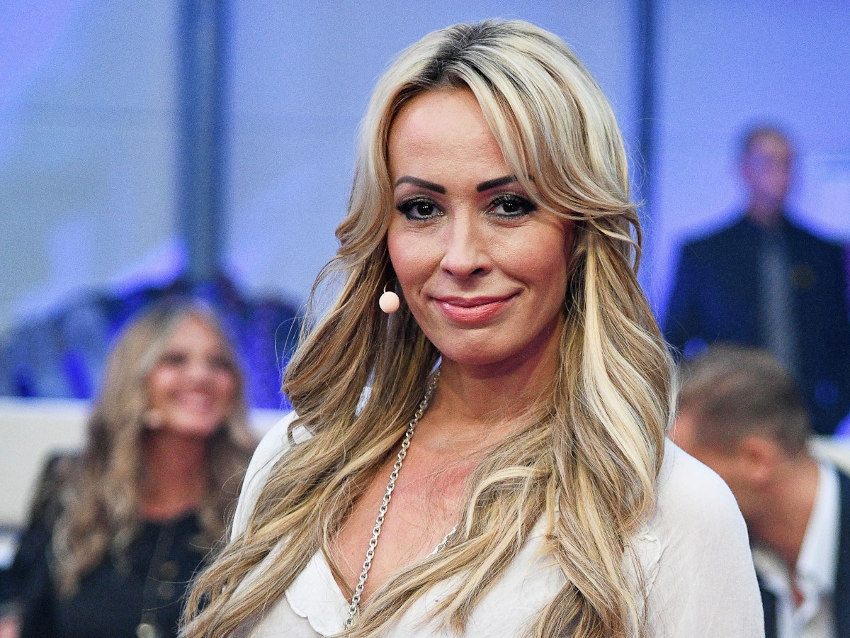 Cora Schumacher steht bei der Sat.1 Show „Promi Big Brother 2018“ im Studio.