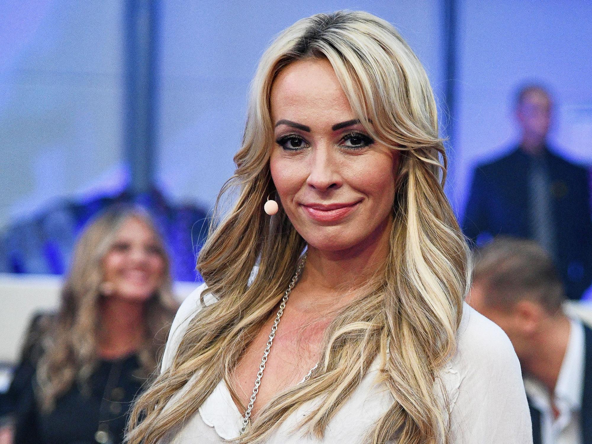 Cora Schumacher steht bei der Sat.1 Show „Promi Big Brother 2018“ im Studio.