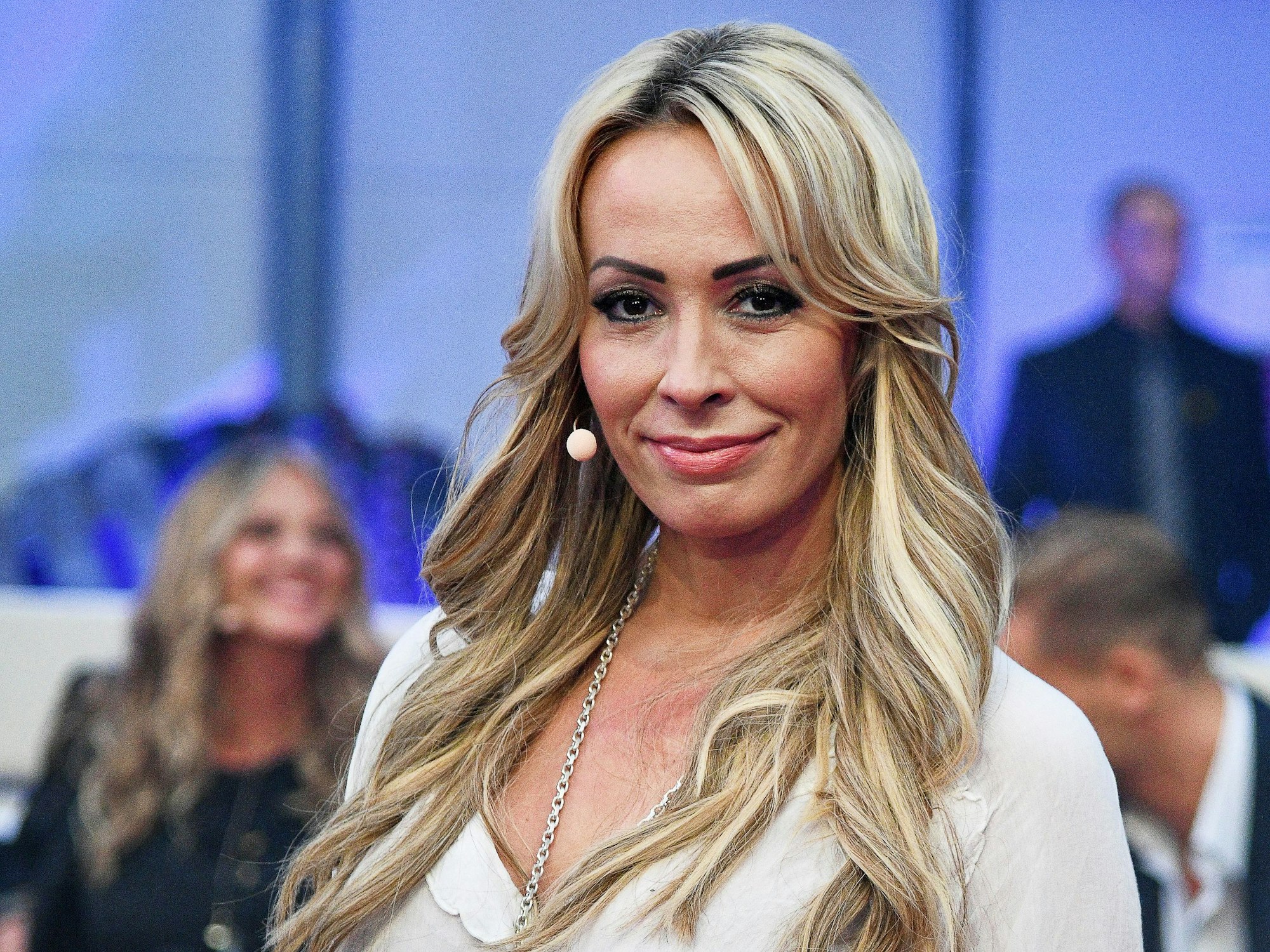 Cora Schumacher steht bei der Sat.1 Show „Promi Big Brother 2018“ im Studio.