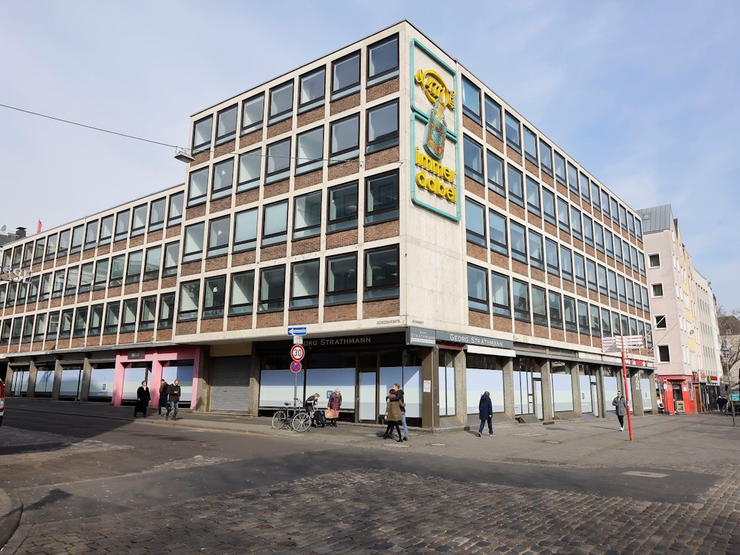 Das Gebäude mit der 4711-Reklame am Heumarkt wird abgerissen.