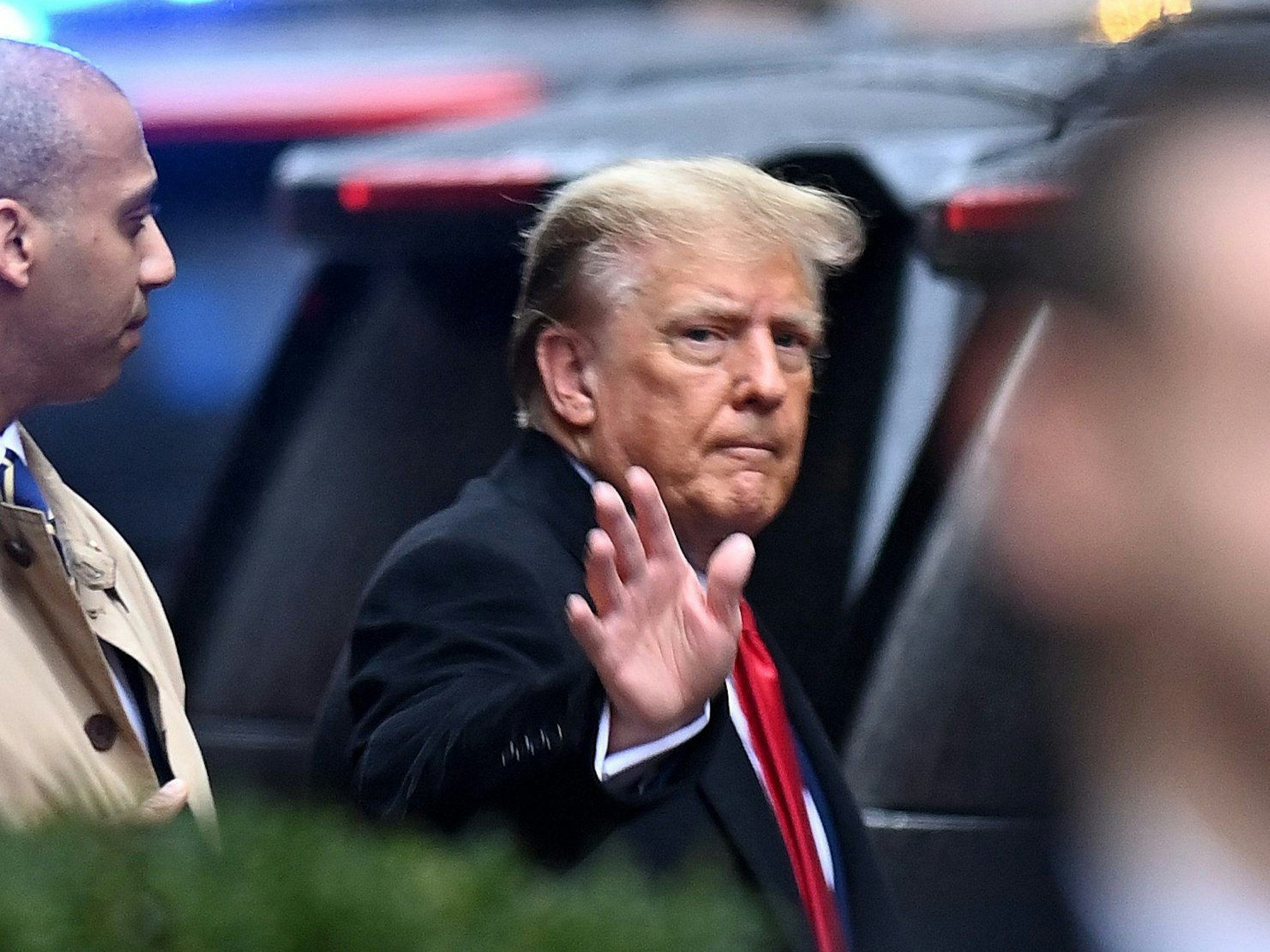 Donald Trump, ehemaliger Präsident der USA, verlässt am Freitag (26. Januar 2024) sein Wohnhaus in New York.