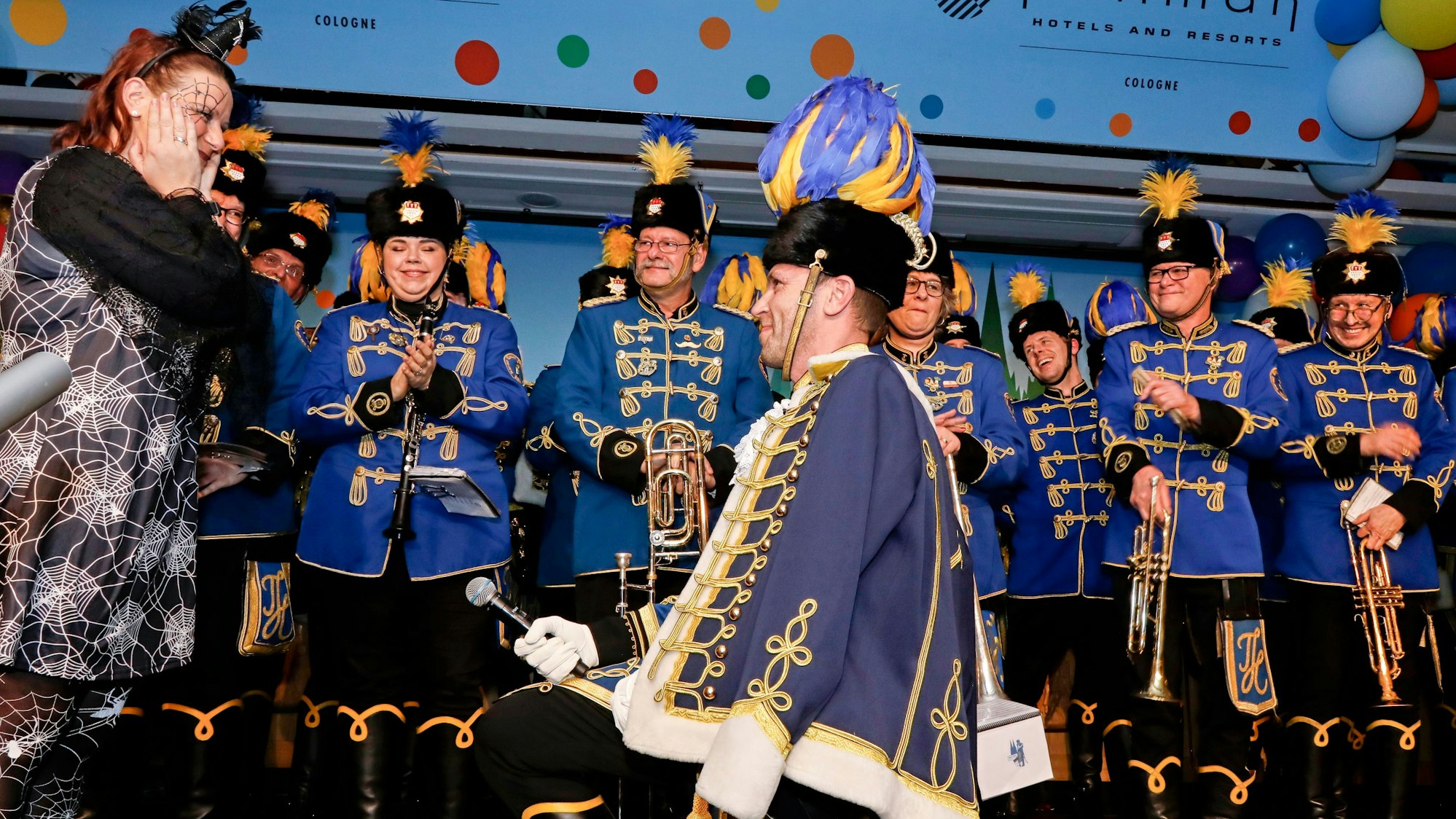 Heiratsantrag von Bruno Wirtz an Freundin Jacqueline.