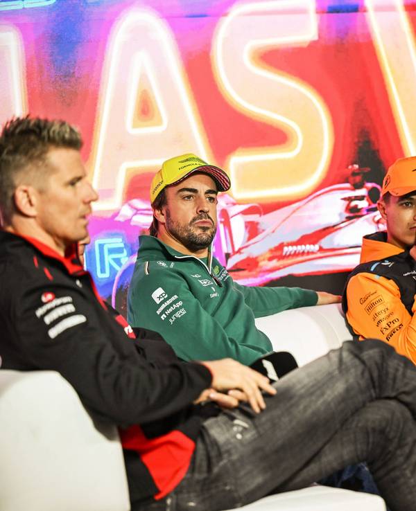 Nico Hülkenberg, Fernando Alonso, Lando Norris und Carlos Sainz beantworten bei einer Presserunde die Fragen der Journalisten.