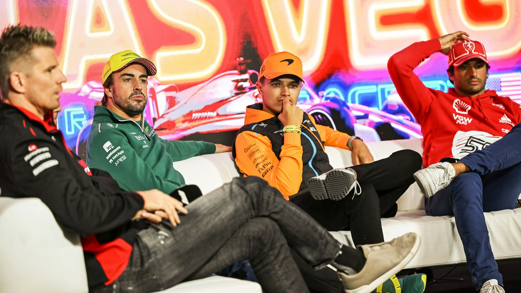 Nico Hülkenberg, Fernando Alonso, Lando Norris und Carlos Sainz beantworten bei einer Presserunde die Fragen der Journalisten.