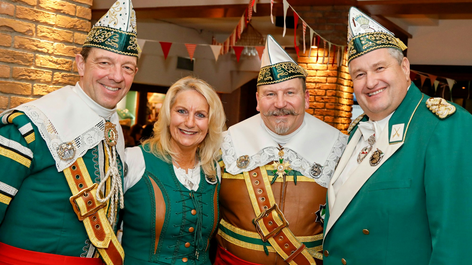 Das „Jan und Griet“-Paar mit dem Vorstand.