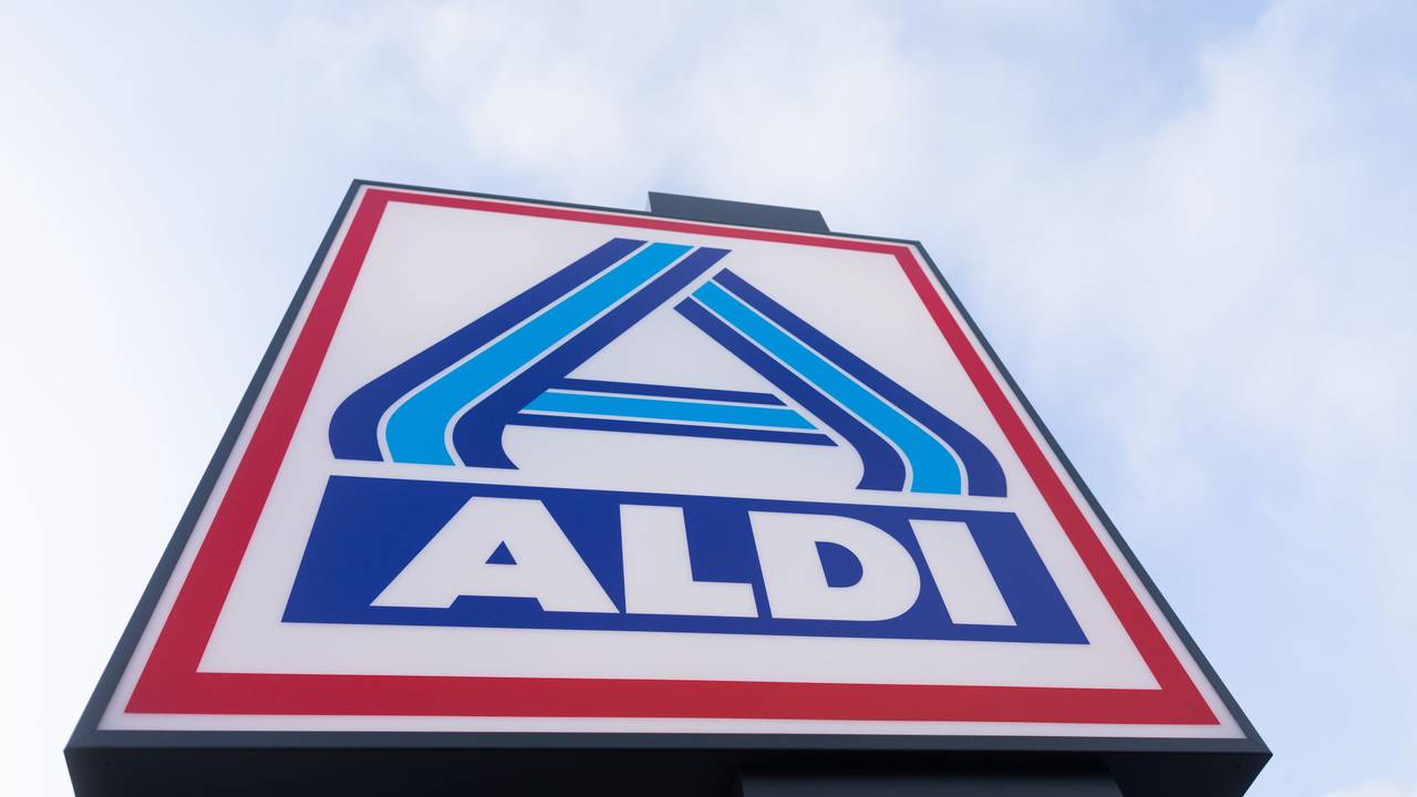 Aldi expandiert weiter in Spanien. Das Foto zeigt ein Firmenlogo in Essen.