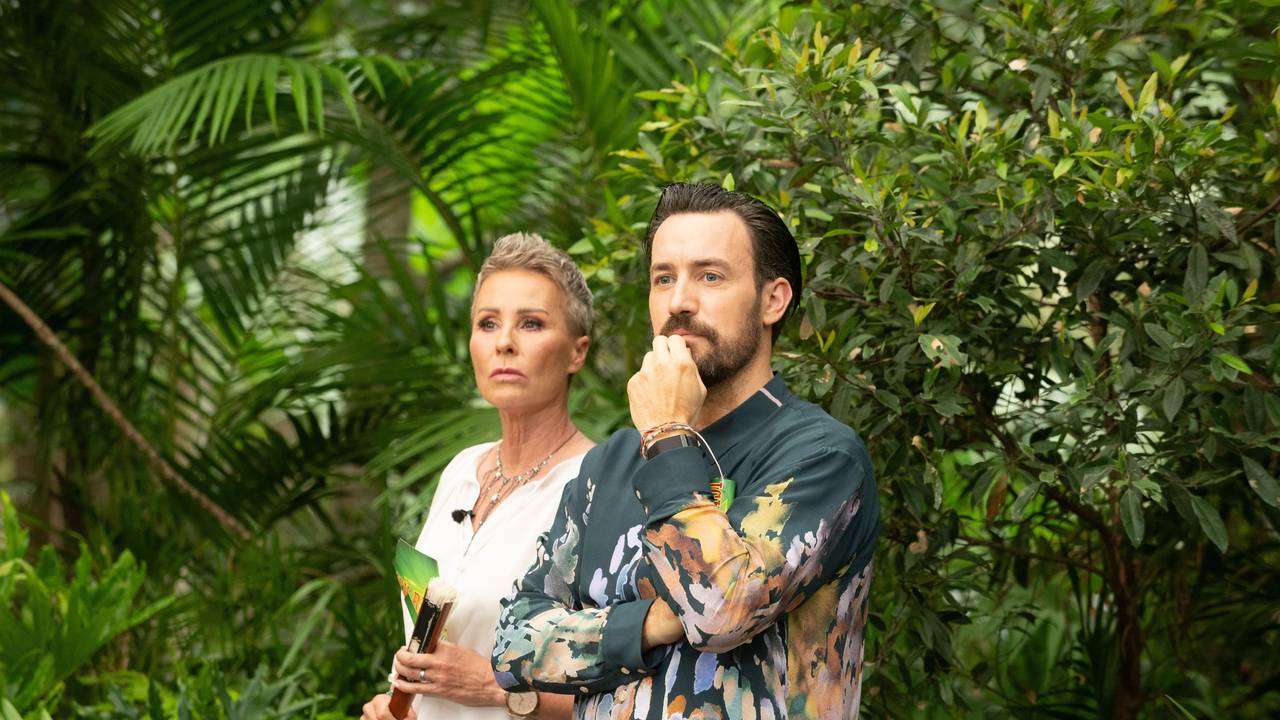 Sonja Zietlow und Jan Köppen im Dschungelcamp 2024.