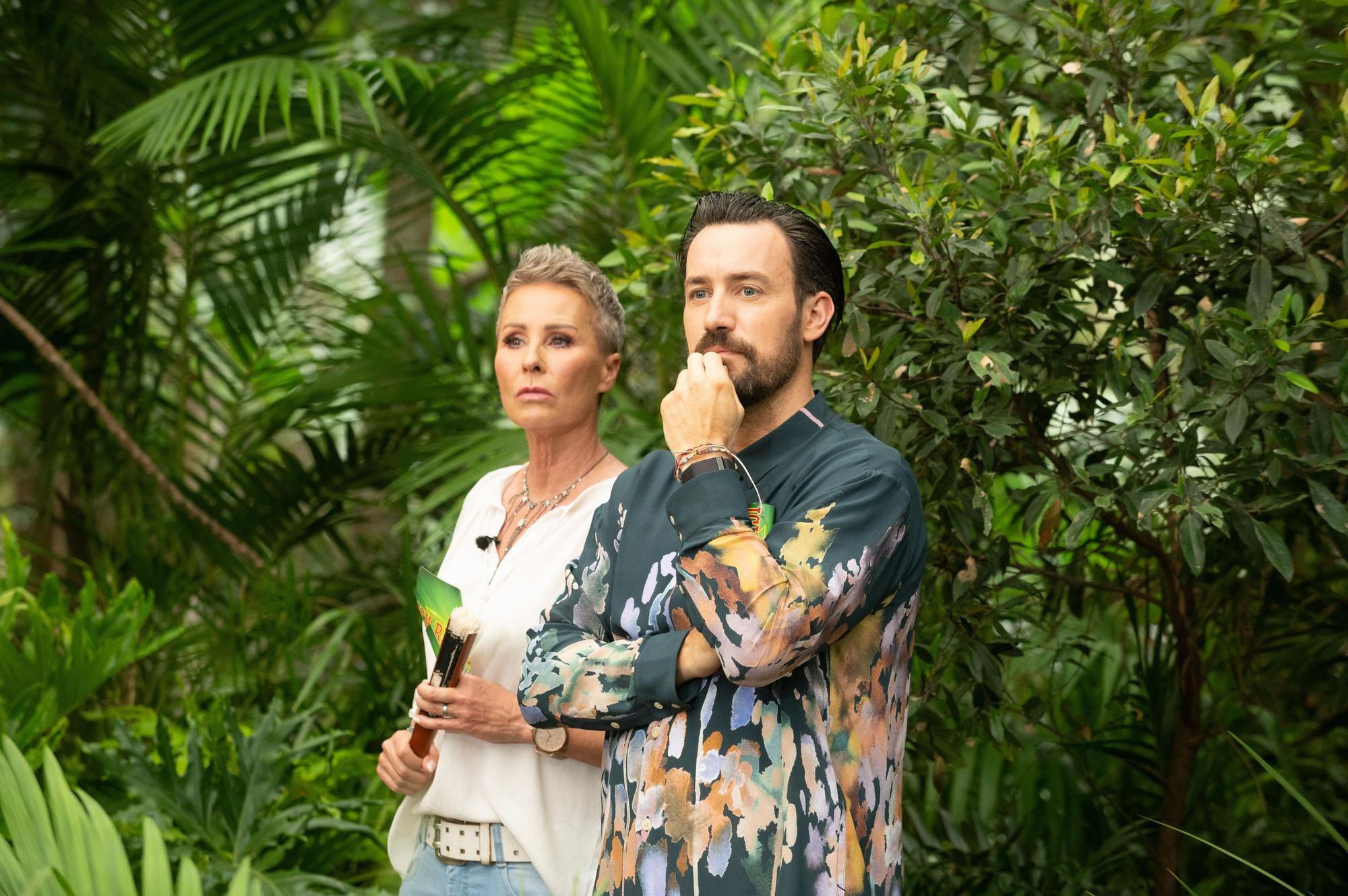 Sonja Zietlow und Jan Köppen im Dschungelcamp 2024.
