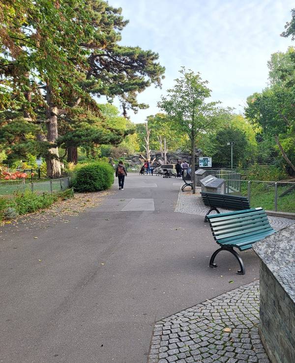 Foto aus dem Kölner Zoo zeigt verschiedene Gehege.