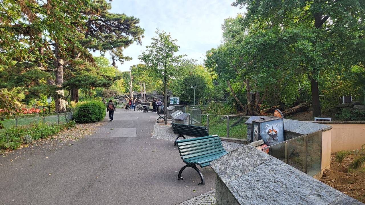 Foto aus dem Kölner Zoo zeigt verschiedene Gehege.