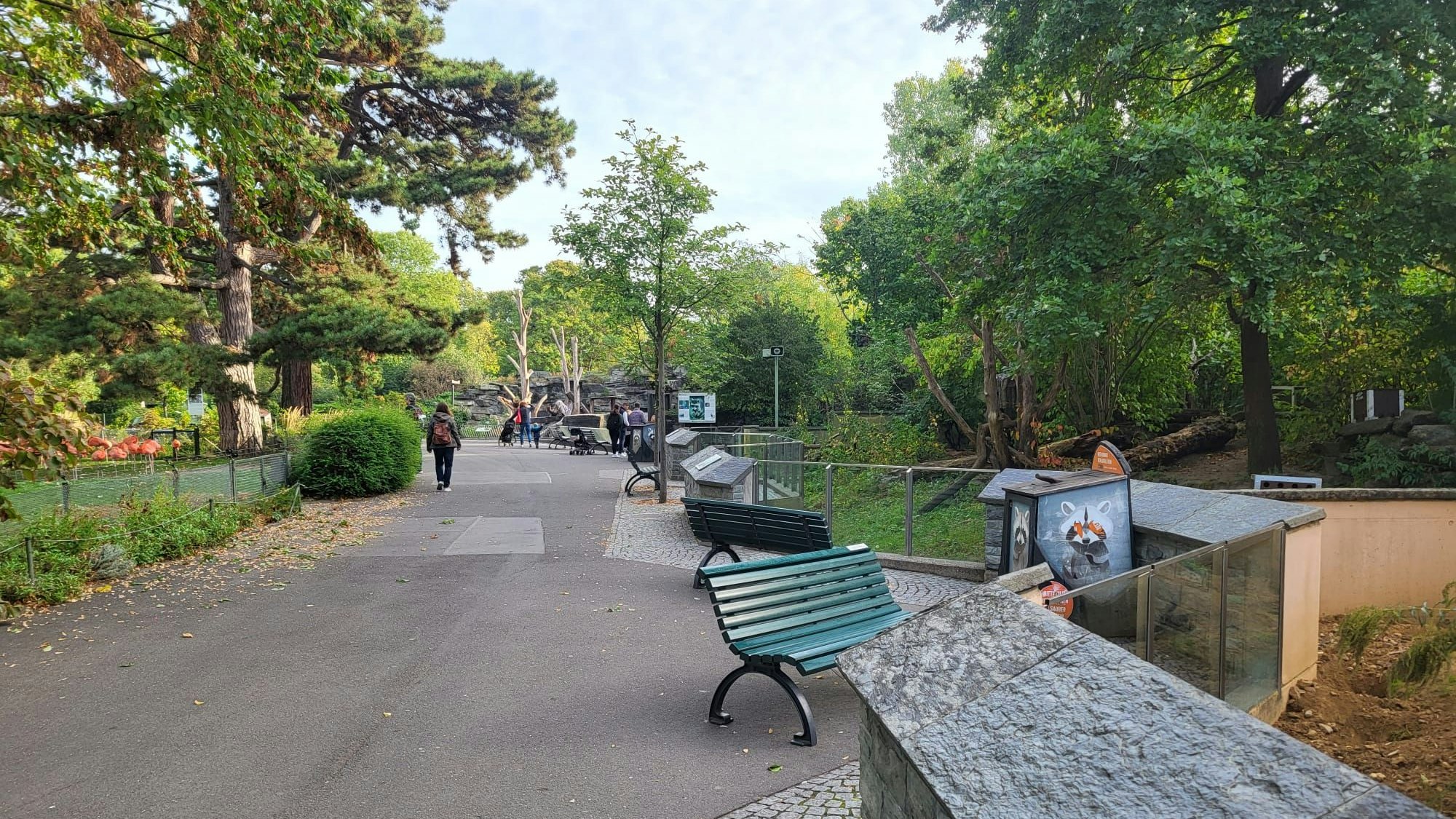 Foto aus dem Kölner Zoo zeigt verschiedene Gehege.