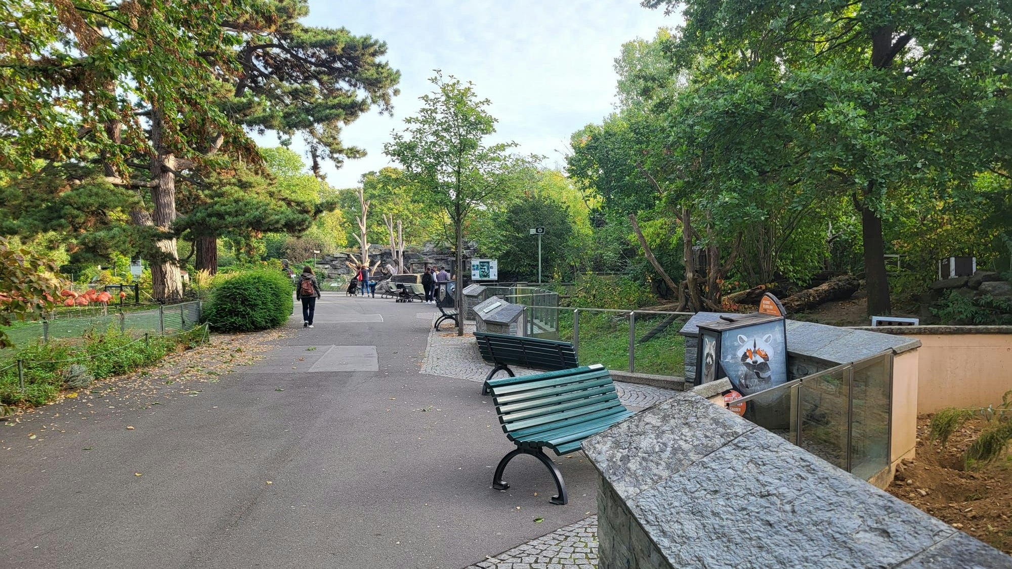 Foto aus dem Kölner Zoo zeigt verschiedene Gehege.
