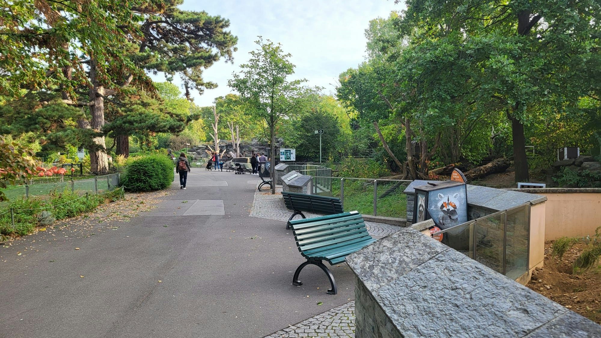 Foto aus dem Kölner Zoo zeigt verschiedene Gehege.