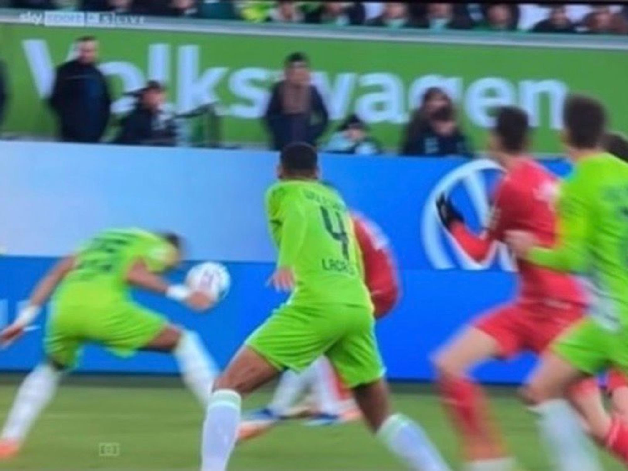Handspiel von Moritz Jenz gegen den 1. FC Köln.