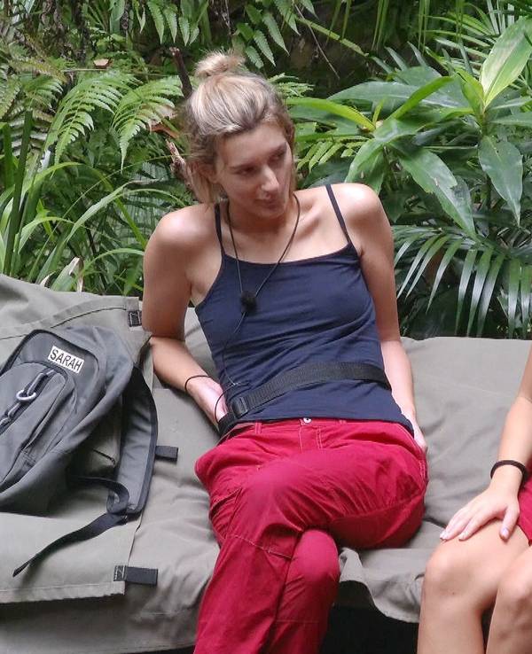 Anya Elsner und Leyla Lahouar im Dschungelcamp 2024.
