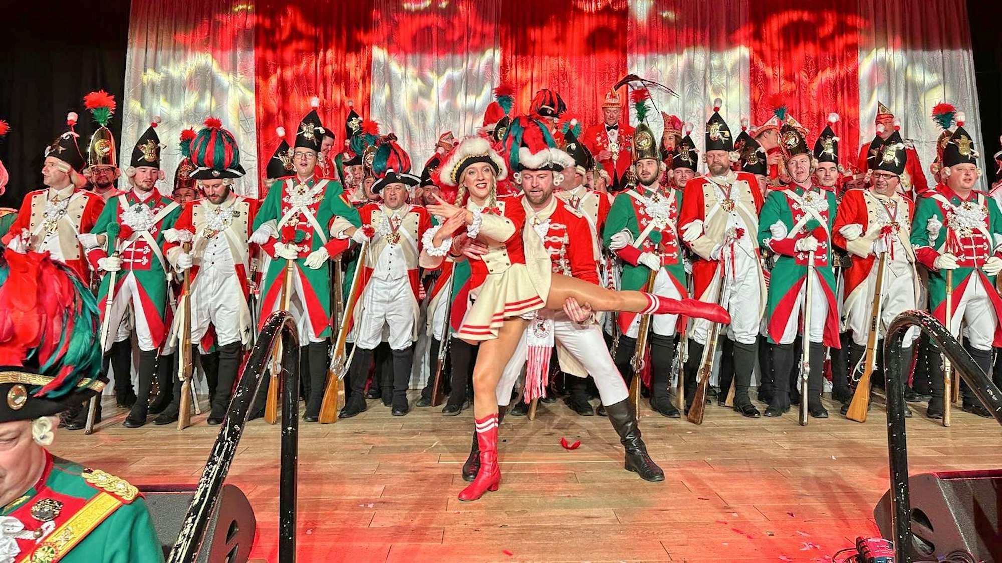 Tanzpaare der Roten Funken und der Altstädter.