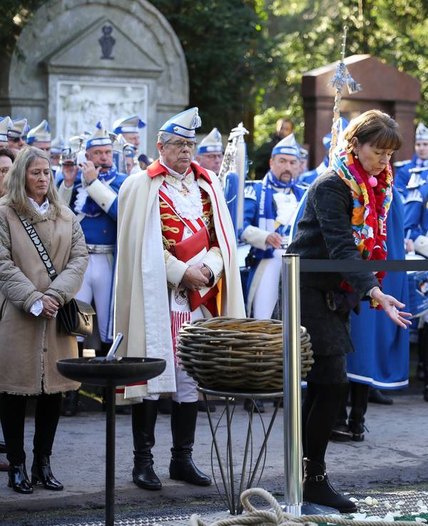 OB Henriette Reker bei der Beerdigung von Fro Kuckelkorn.