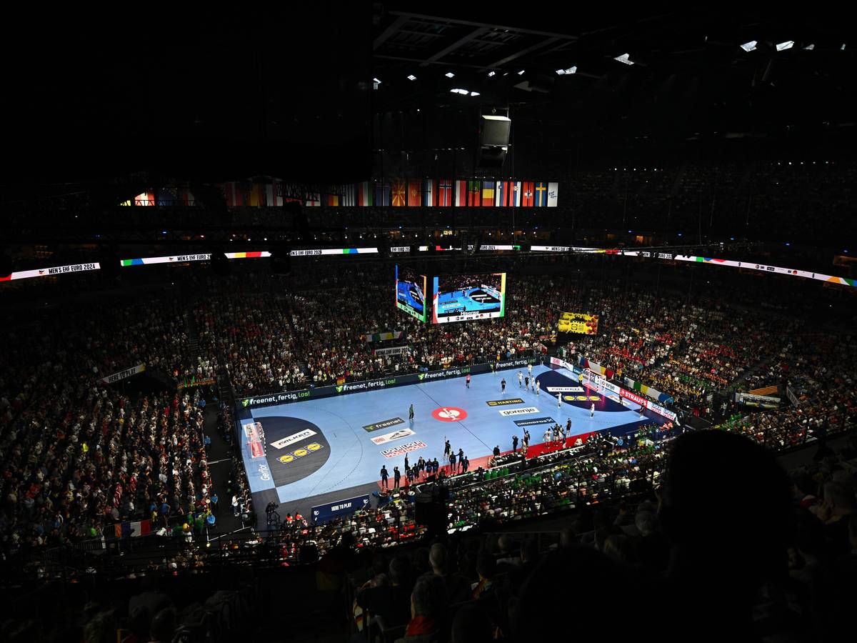 Blick in die Lanxess-Arena während des Spiels Deutschland gegen Schweden.
