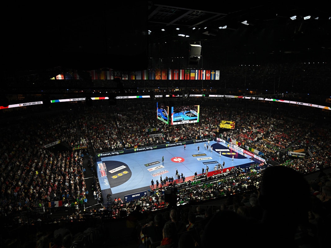 Blick in die Lanxess-Arena während des Spiels Deutschland gegen Schweden.