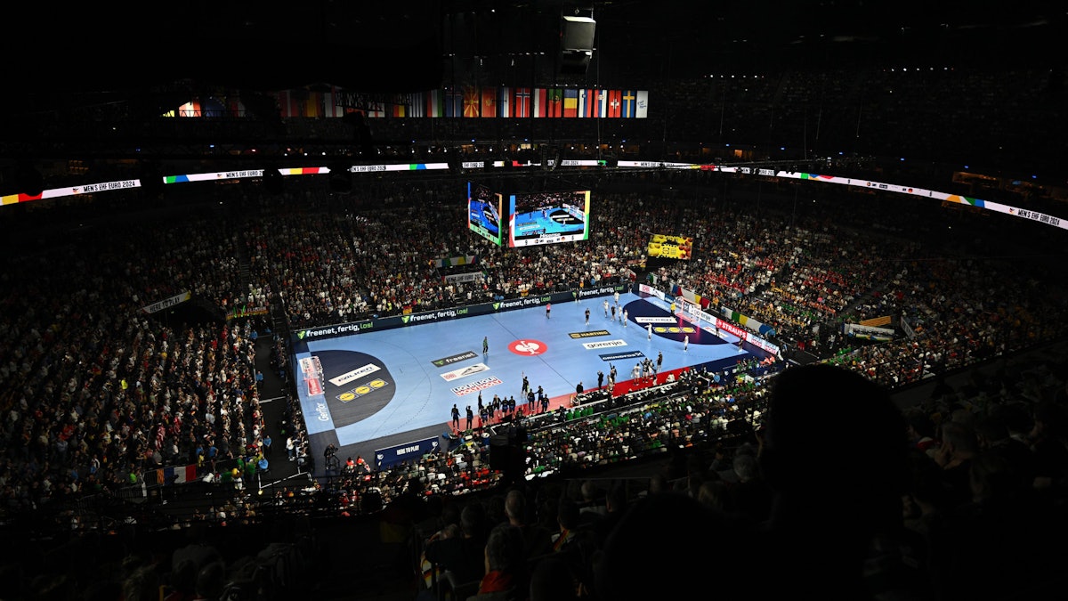 Blick in die Lanxess-Arena während des Spiels Deutschland gegen Schweden.