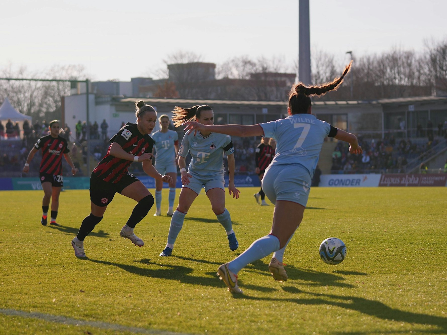 Manjou Wilde (Köln) und Pia-Sophie Wolter (Frankfurt) in Aktion.
