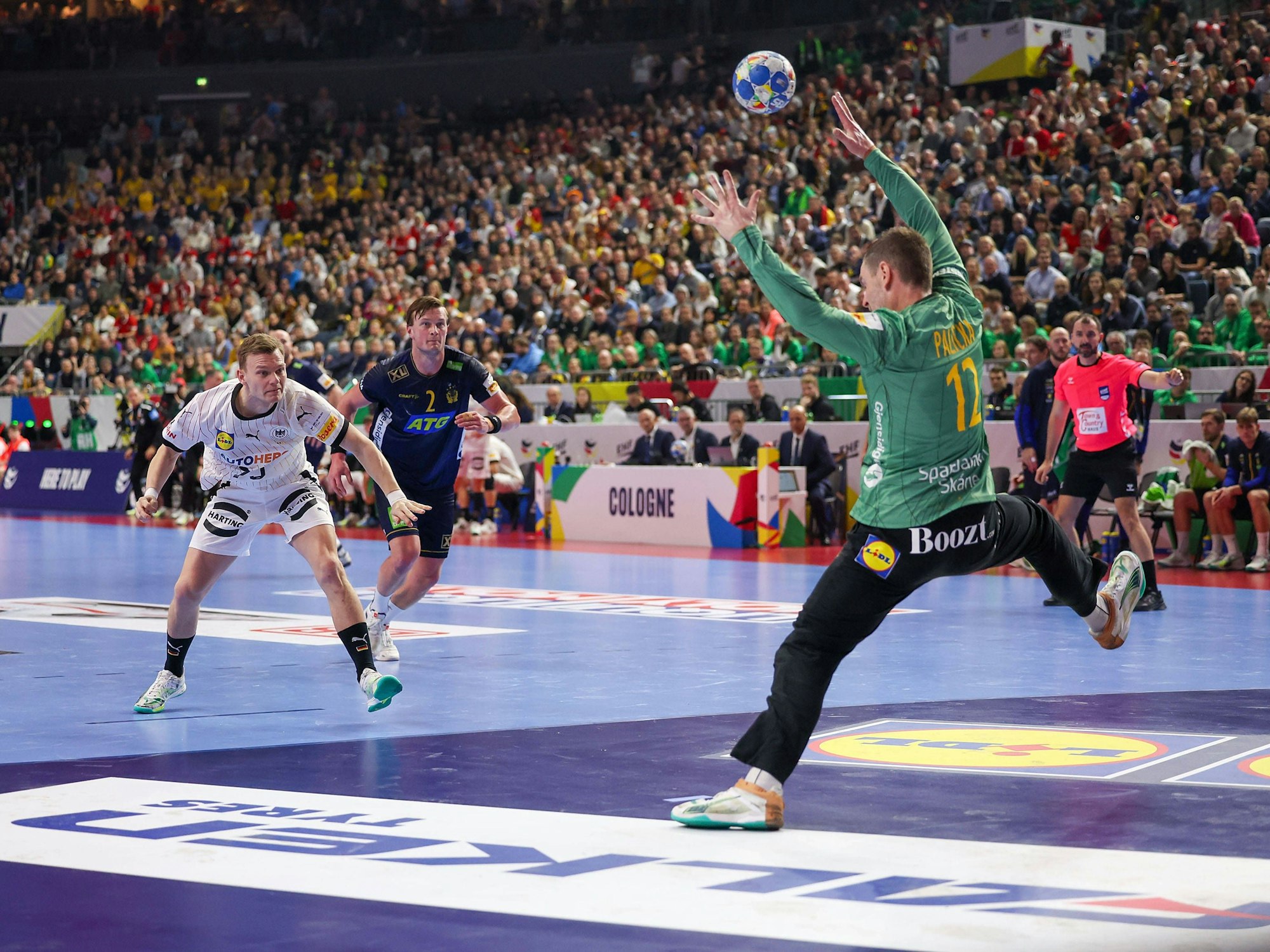 Im Spiel gegen Schweden (28. Januar 2024) verzweifelten die deutschen Handballer am gegnerischen Keeper Andreas Palicka.
