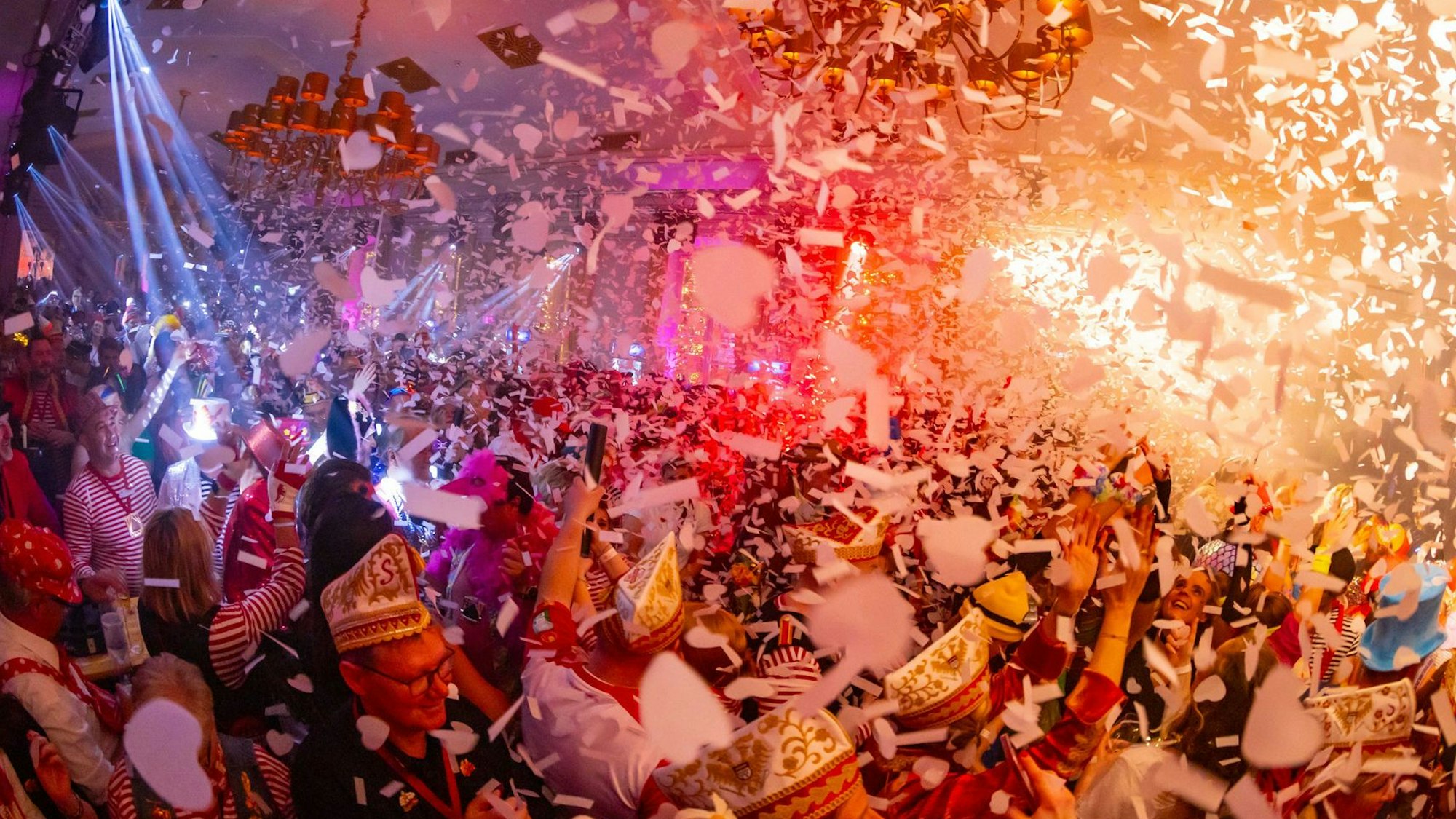 Konfetti-Party in der Wolkenburg.