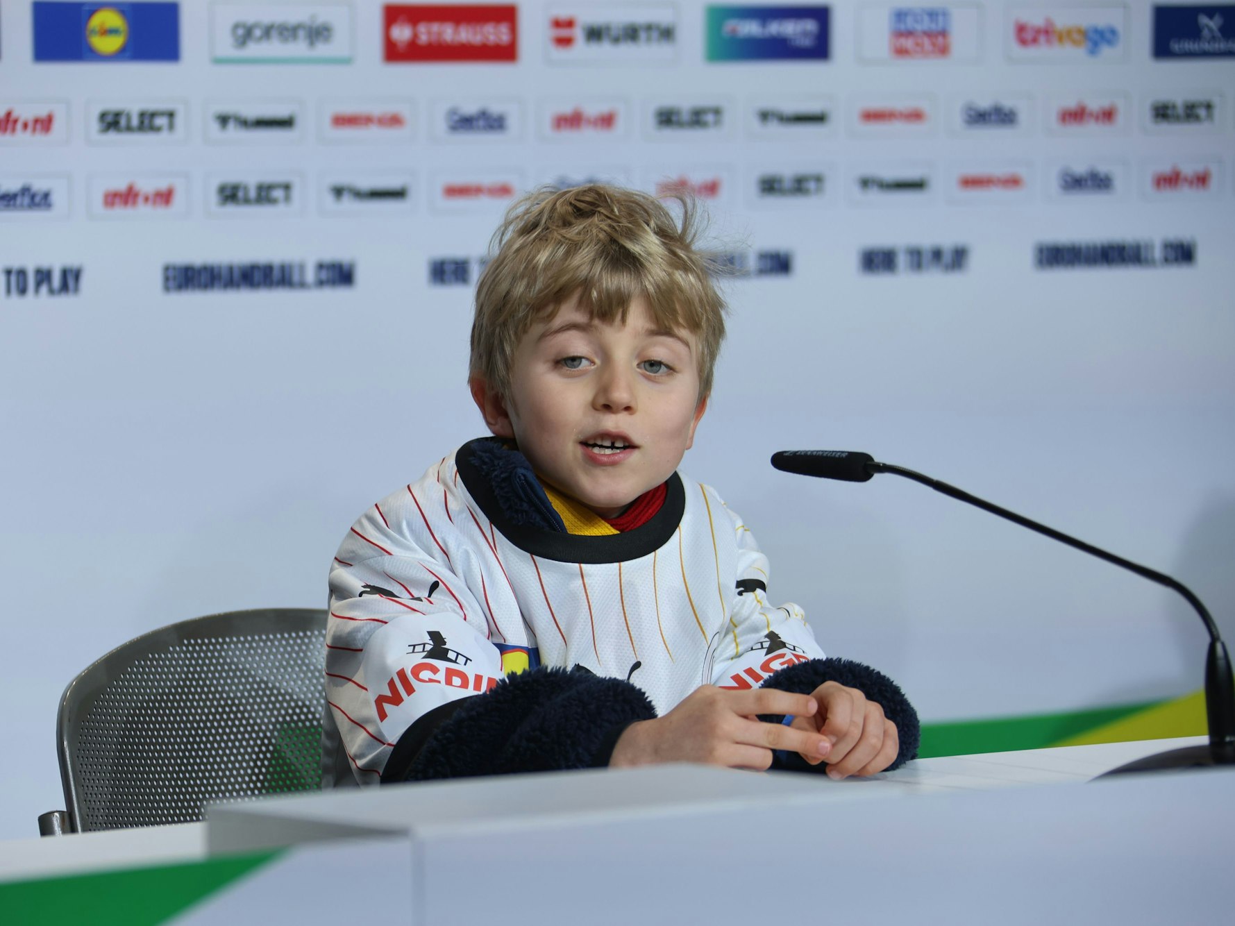 Fan Bent in der Pressekonferenz.