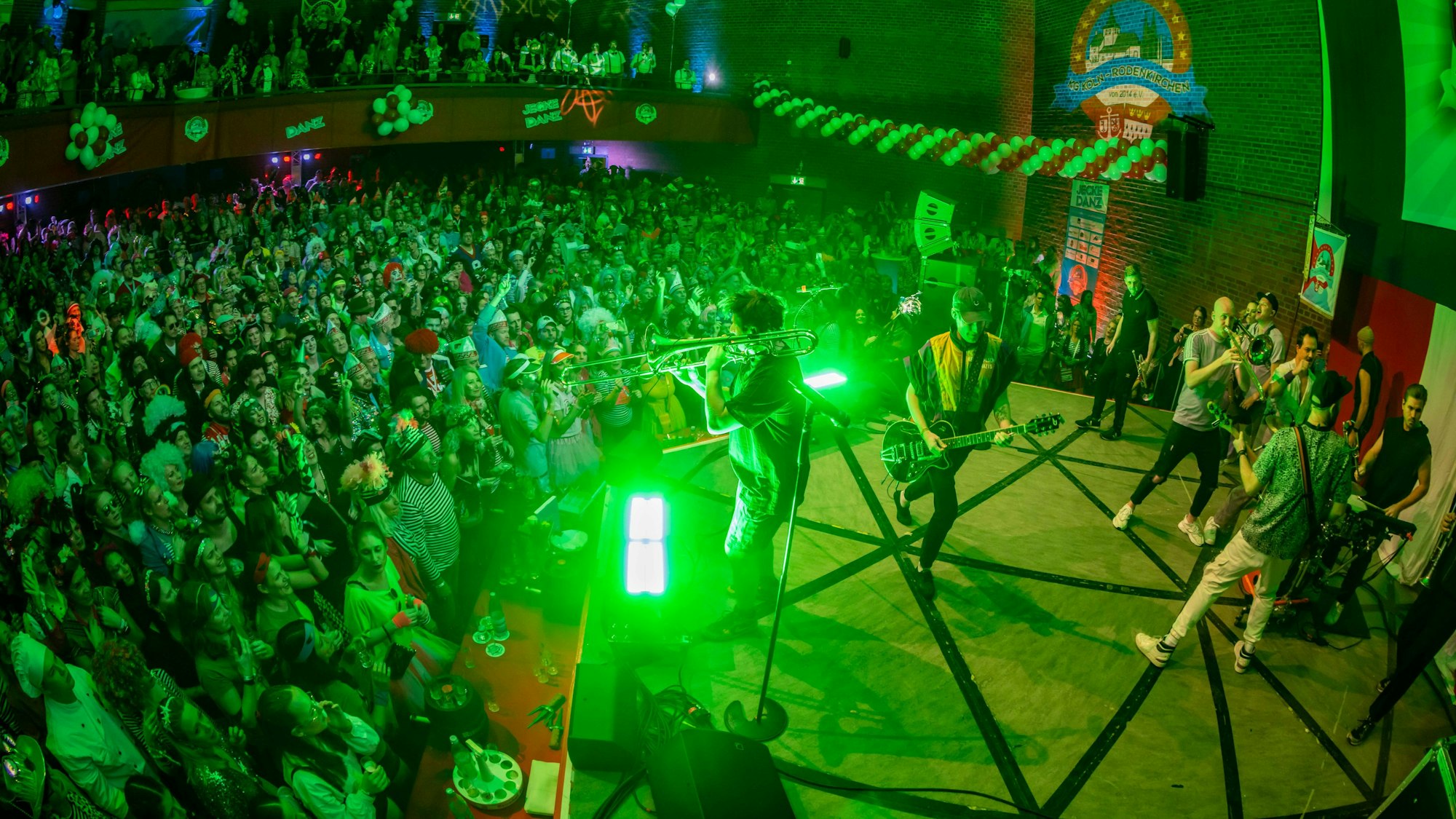 Querbeat beim Auftritt in Rodenkirchen.