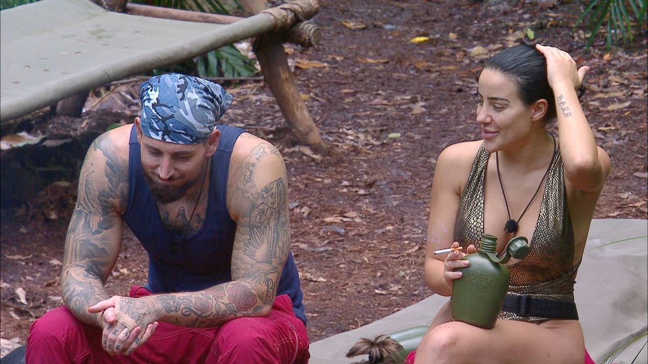 Leyla Lahouar und Mike Heiter im Dschungelcamp 2024.