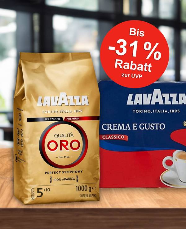 Verschiedene Kaffeesorten der Marke Lavazza sind auf einem Holztisch angeordnet